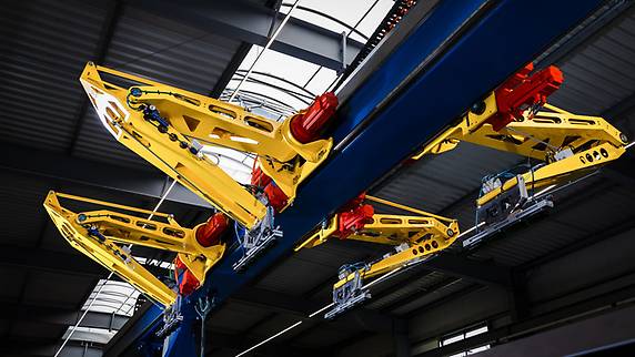 gelbe SCARA-Robotor mit roter Antriebstechnik