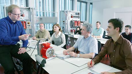 Kursus hos SEW-EURODRIVE Kursus hos SEW-EURODRIVE
