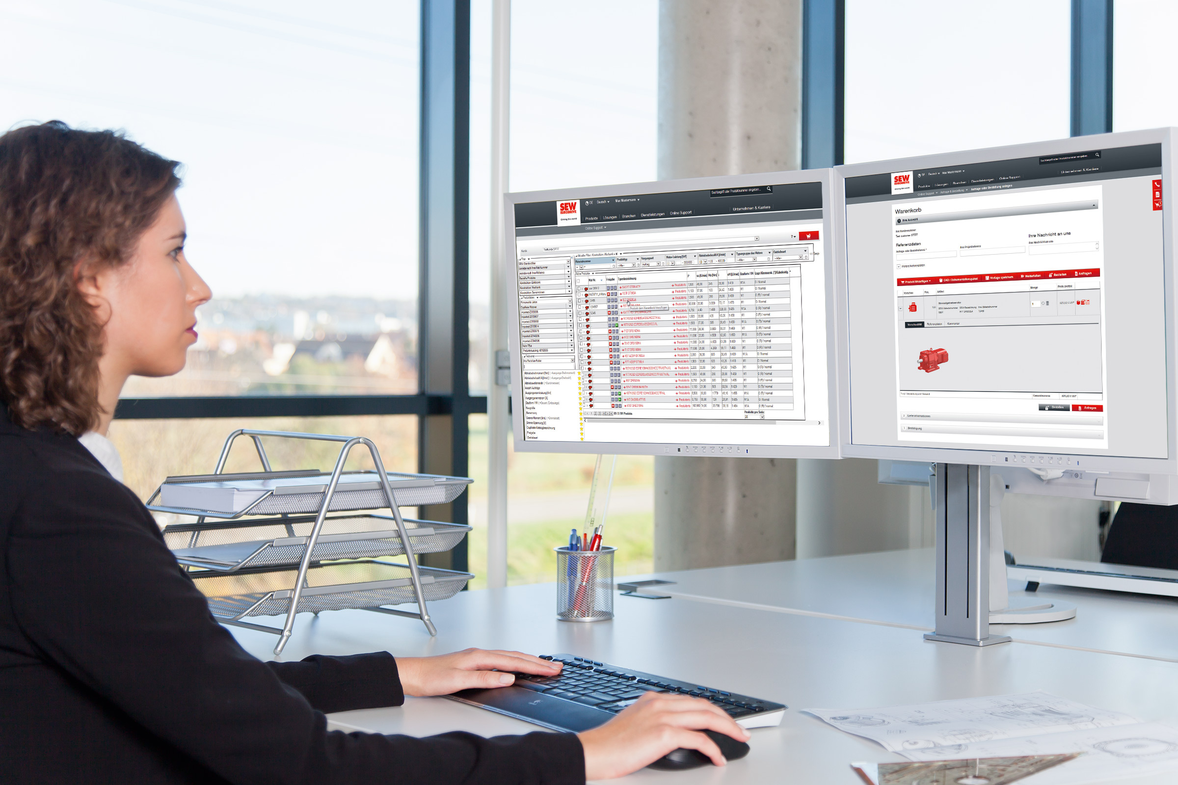 An SEW-EURODRIVE employee working with the database tool