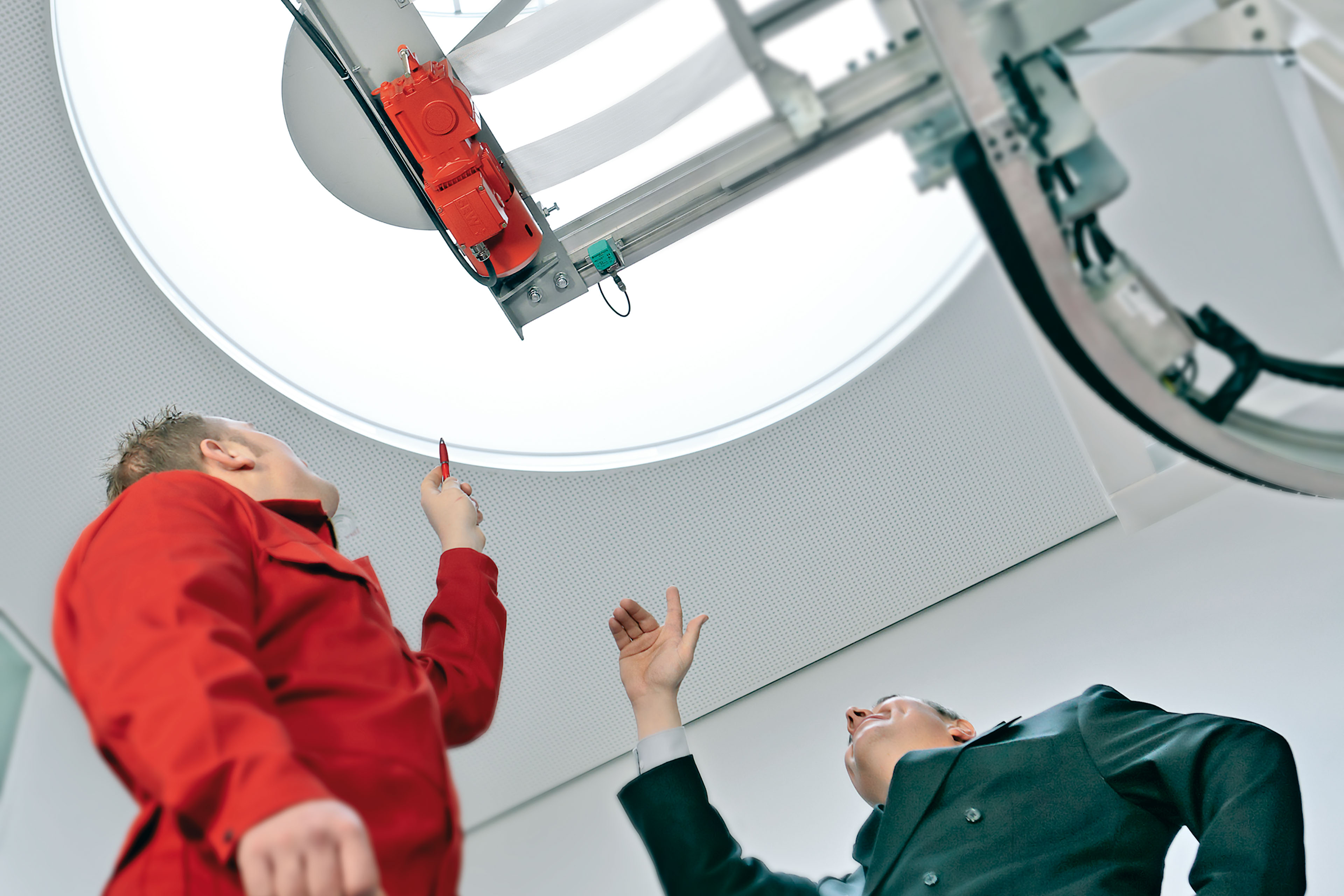 SEW-EURODRIVE employee carrying out an inspection