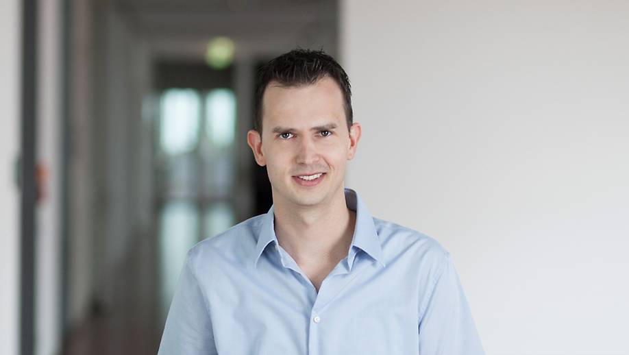 Elektrotechniker im TestCenter des Qualitätsmanagement