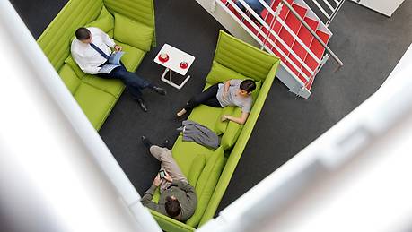 Wir bieten viel Freiräume und flexible Arbeitsplatzgestaltung Wir bieten viel Freiräume und flexible Arbeitsplatzgestaltung