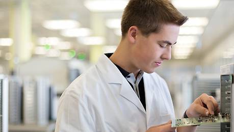 Insights into training as an electronics technician for units and systems Training as an electronics technician for units and systems