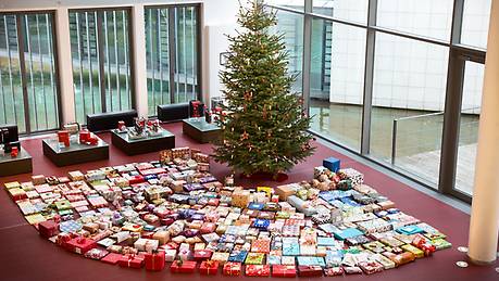 Wir wünschen allen eine frohe Weihnachtszeit.